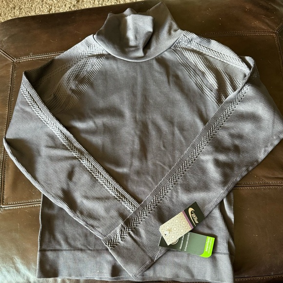 NEW WITH TAGS WOMENS MTA TOP LARGE - Picture 1 of 7